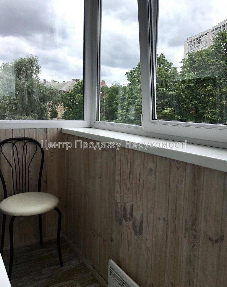 Продаж 2-кімн. кв, 5/5 пов, 45 м² у Києві. Відмінне розташув