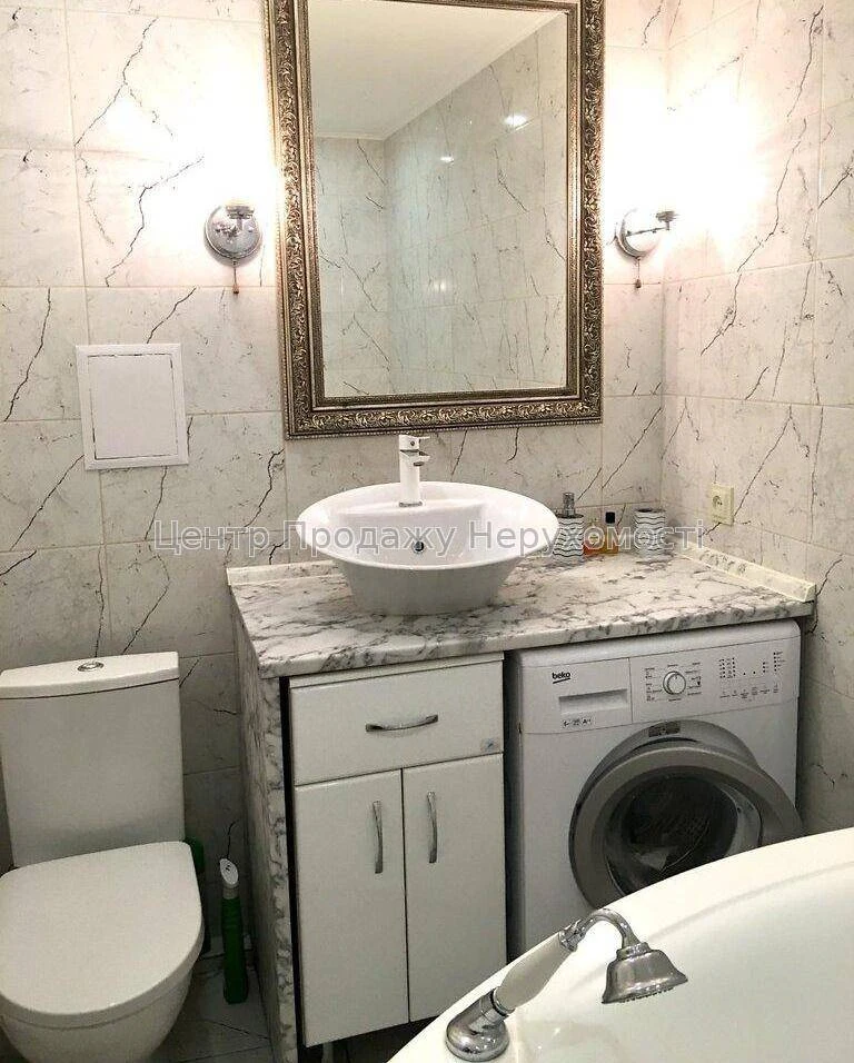 Продаж 2-кімн. кв, 5/5 пов, 45 м² у Києві. Відмінне розташув