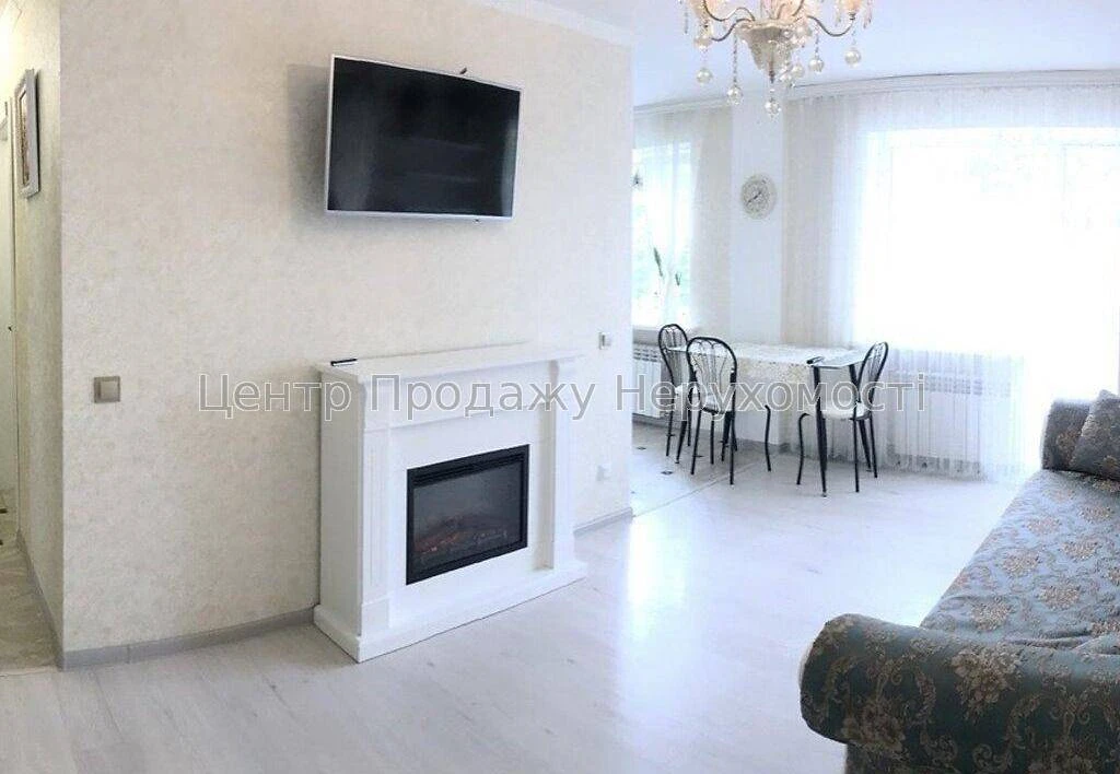 Продаж 2-кімн. кв, 5/5 пов, 45 м² у Києві. Відмінне розташув