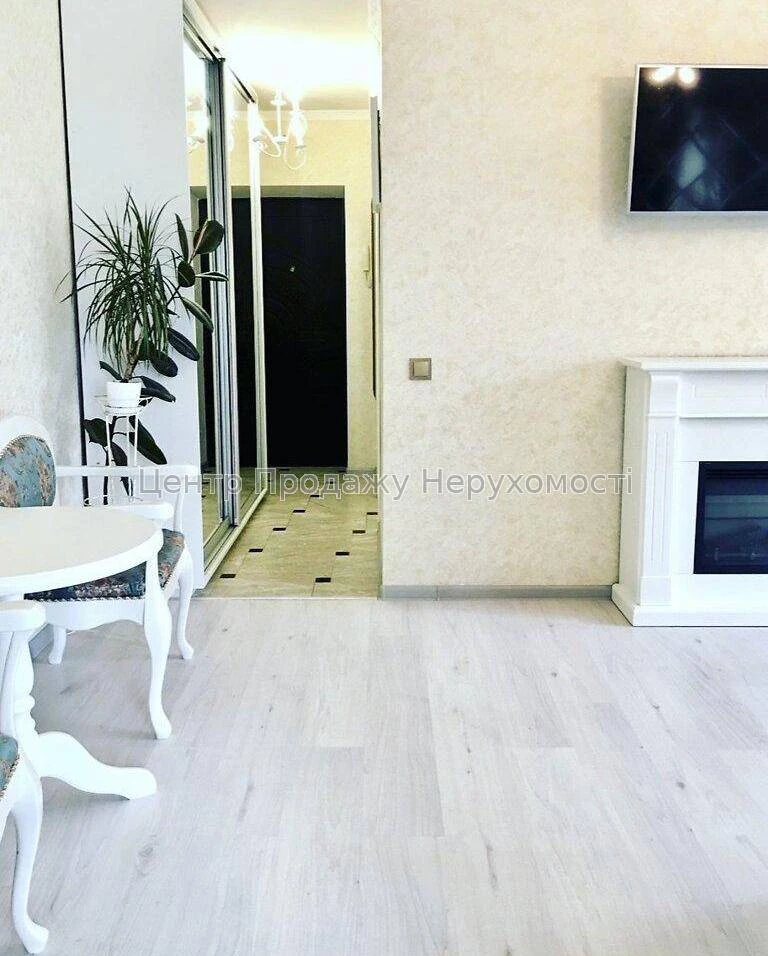 Продаж 2-кімн. кв, 5/5 пов, 45 м² у Києві. Відмінне розташув