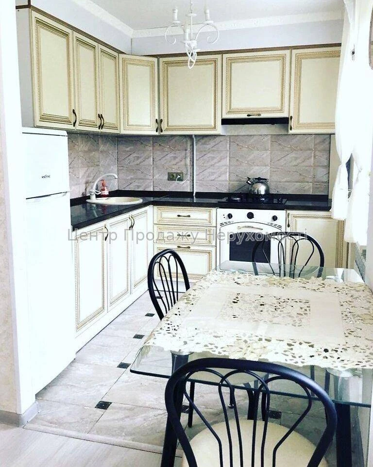 Продаж 2-кімн. кв, 5/5 пов, 45 м² у Києві. Відмінне розташув
