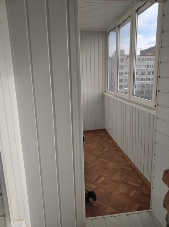 Продам 1 квартиру " чешку" низ проспекта О.Поля