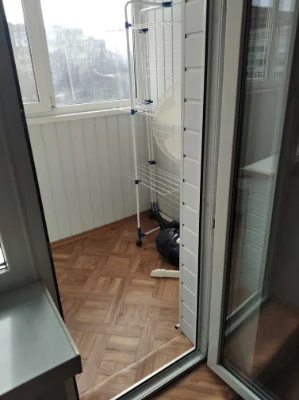 Продам 1 квартиру " чешку" низ проспекта О.Поля