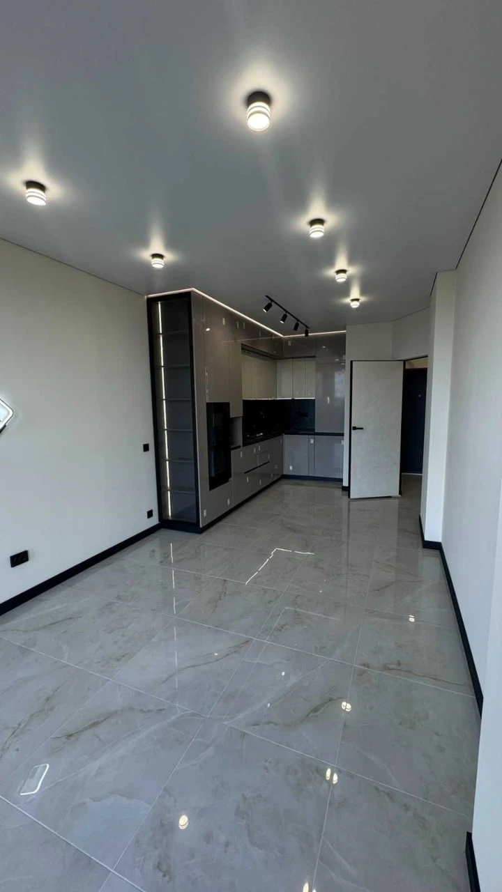 Продаж  1 кім. квартири з ремотом +кухня студія, у новобудов