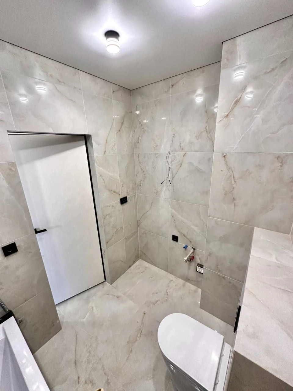 Продаж  1 кім. квартири з ремотом +кухня студія, у новобудов