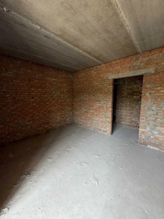 продам 3 кімнатну квартиру в новобудові