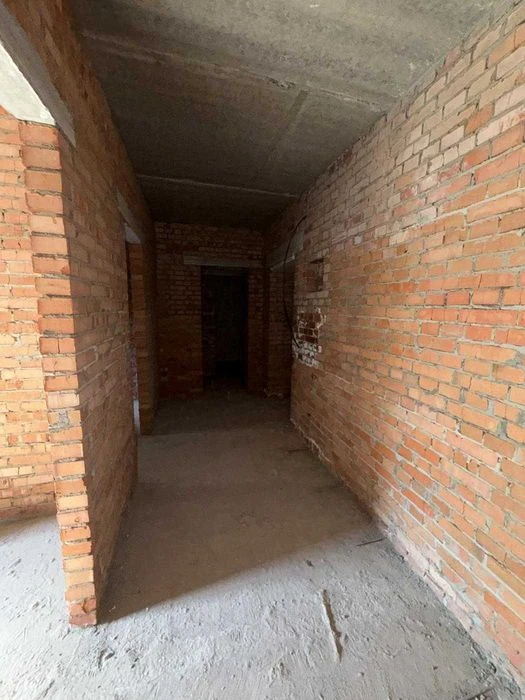 продам 3 кімнатну квартиру в новобудові