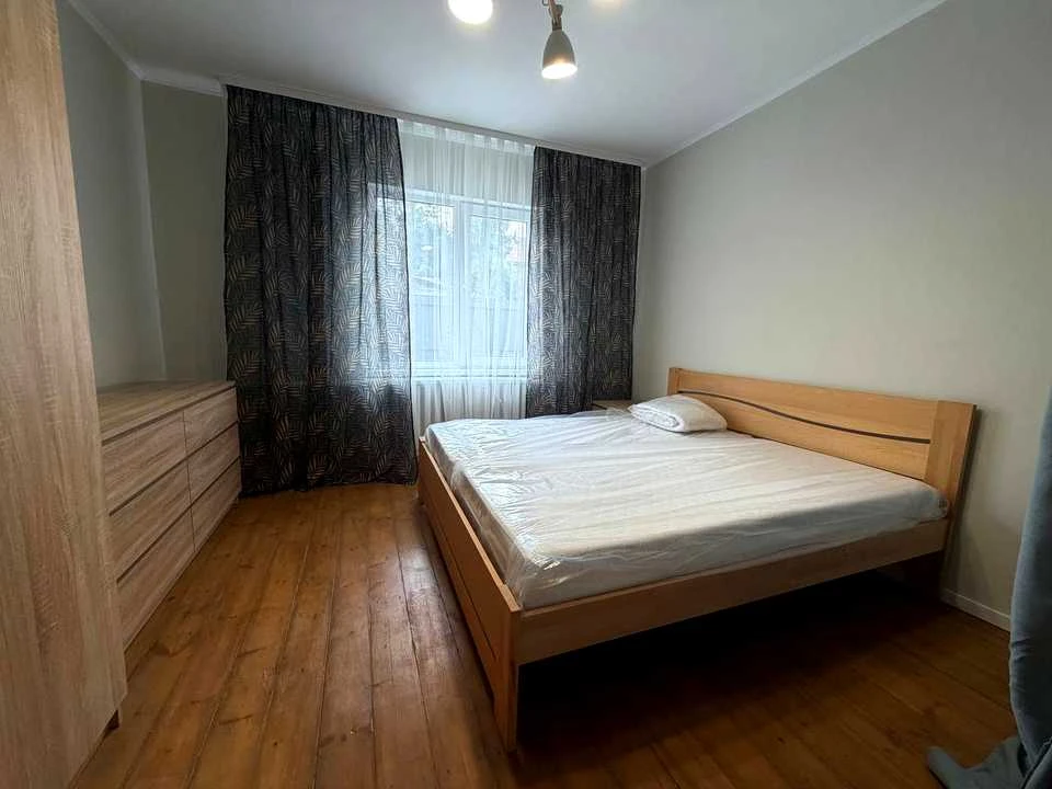 Будинок. Київ, Карпатської Січі вул.