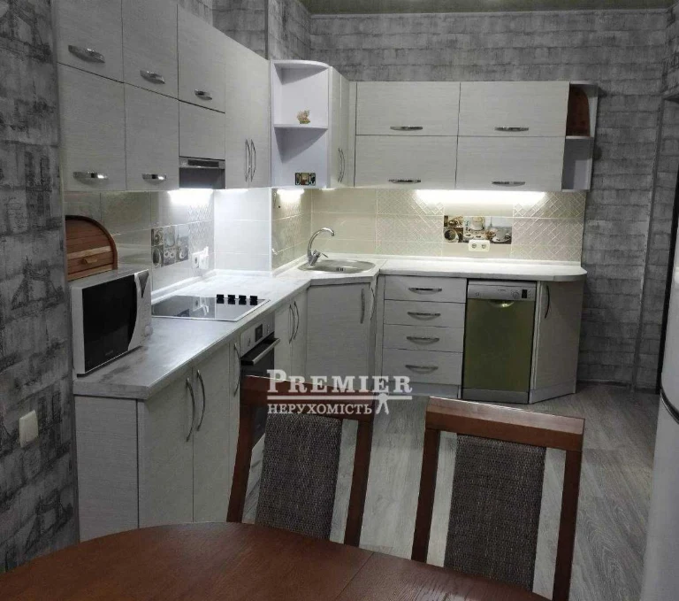 Продам 2-х кімнатну квартиру на Марсельській
