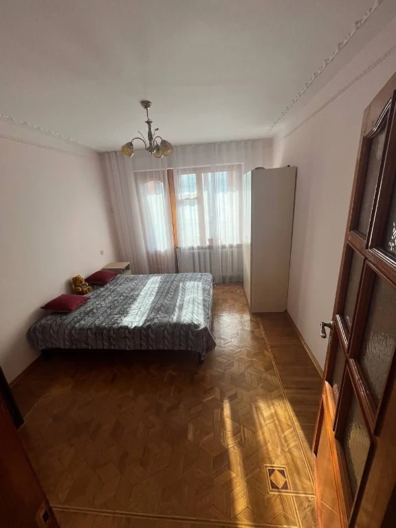 Продам трикімнатну квартиру