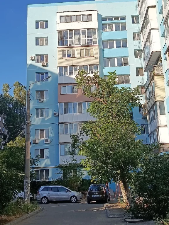 Терміново!! Продам 3 комнаты в 4-комнатной квартире. Лузанов