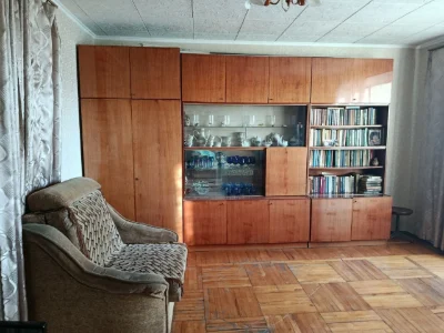 Терміново!! Продам 3 комнаты в 4-комнатной квартире. Лузанов
