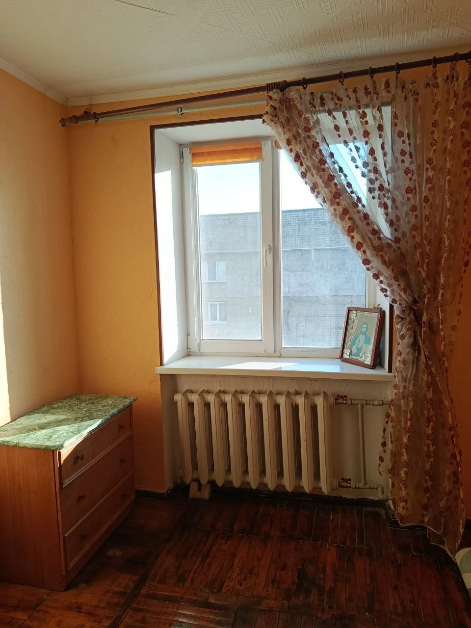 Терміново!! Продам 3 комнаты в 4-комнатной квартире. Лузанов