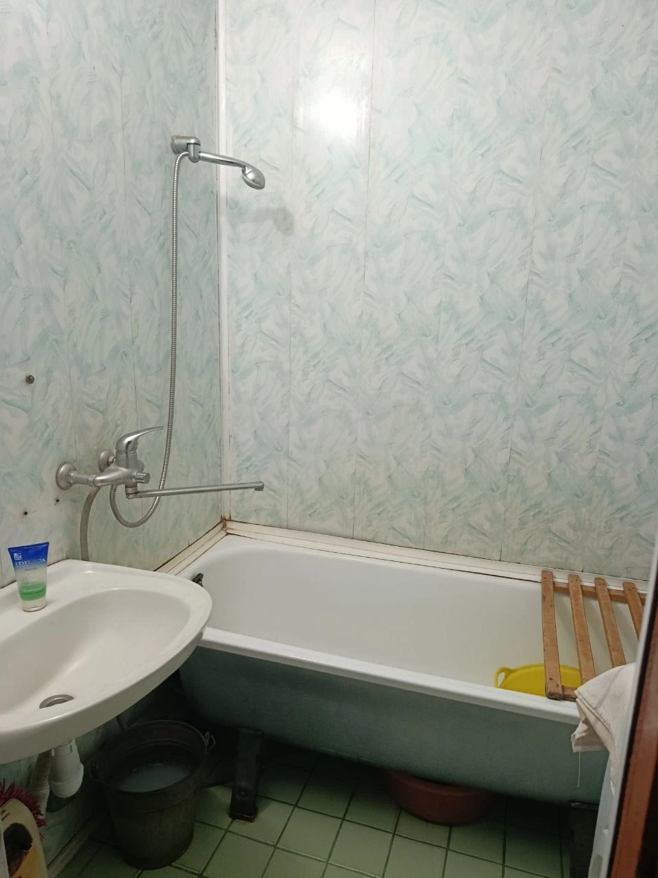 Терміново!! Продам 3 комнаты в 4-комнатной квартире. Лузанов