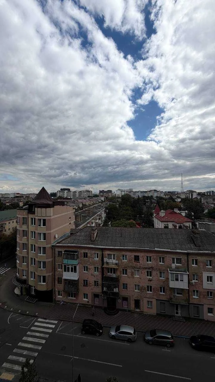 3 кімнатна квартира в центрі міста в зданому будинку.Індивід