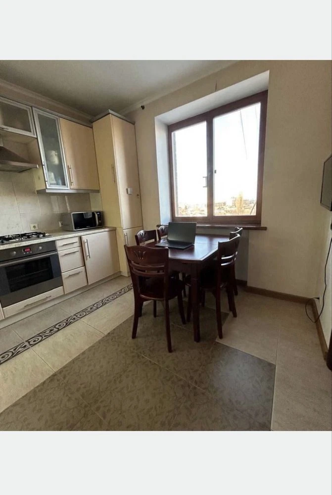 Продаж просторої 4-кімнатної квартири в Житомирі | 105,7 м²