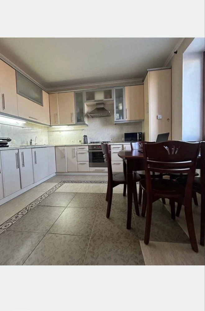 Продаж просторої 4-кімнатної квартири в Житомирі | 105,7 м²