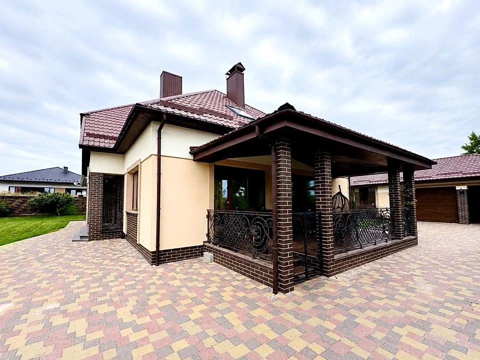 Будинок. Рівне, Ярослава Стецька вул.
