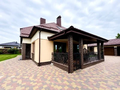 Будинок. Рівне, Ярослава Стецька вул.