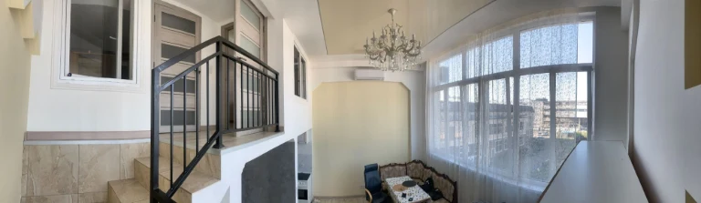 Продається двокімнатна квартира студія в двох рівнях по вул.