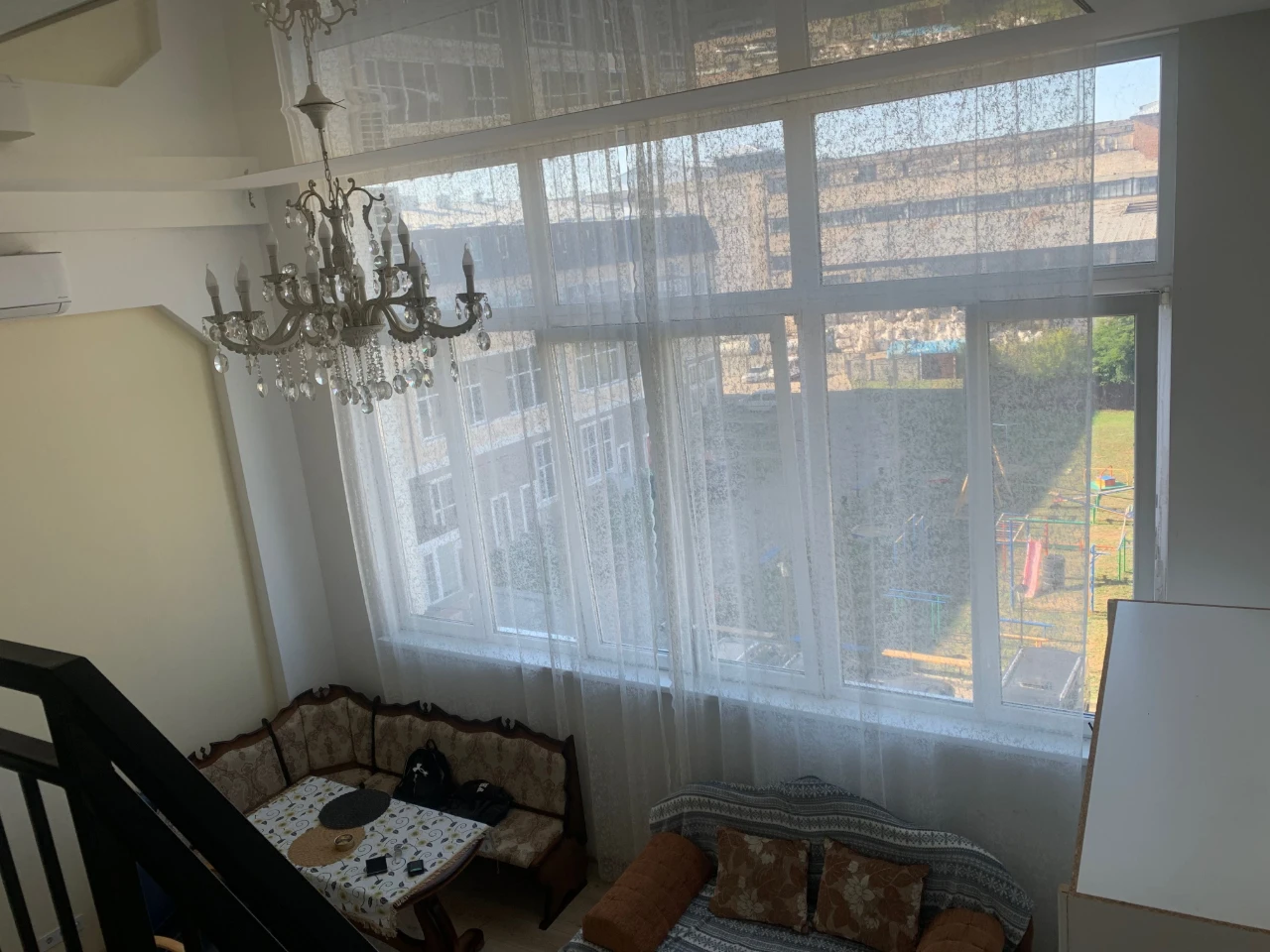 Продається двокімнатна квартира студія в двох рівнях по вул.