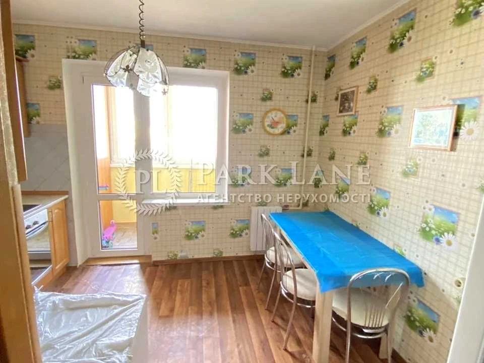 Квартира. Київ, Ревуцького вул.