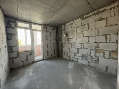 Продаж на Тролейбусній