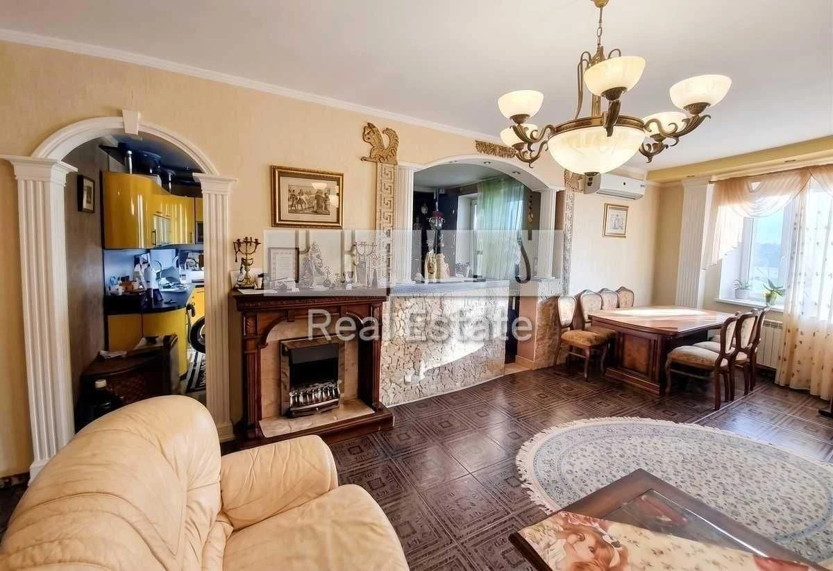 Продаж 3к квартири з ремонтом та паркомісцем, вул. Ахматової