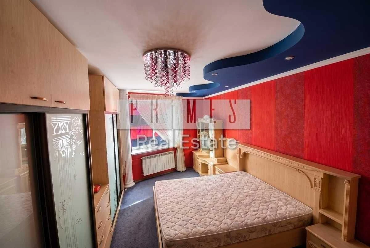 Продаж 3к квартири з ремонтом та паркомісцем, вул. Ахматової