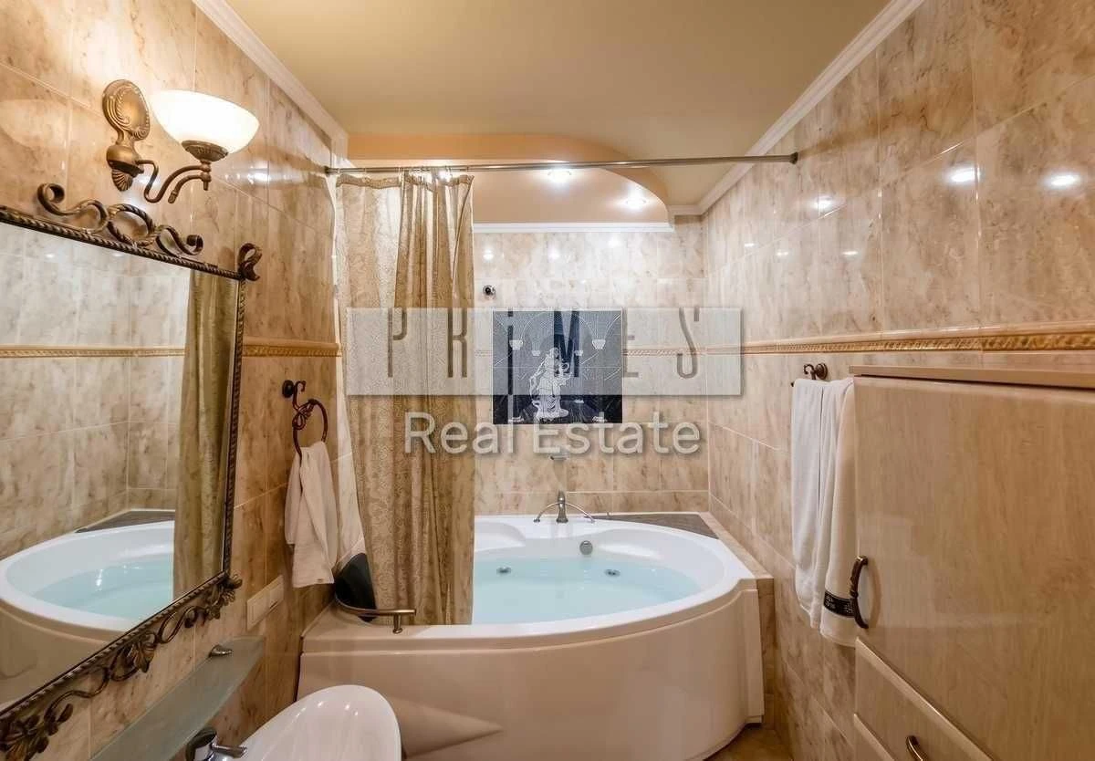 Продаж 3к квартири з ремонтом та паркомісцем, вул. Ахматової