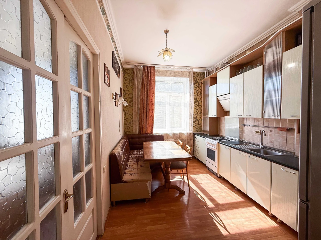 Продам 2 ком. квартиру, сталинка, ул. Мира 54/1, Новые Дома