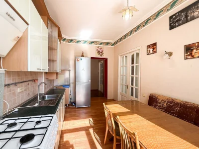 Продам 2 ком. квартиру, сталинка, ул. Мира 54/1, Новые Дома