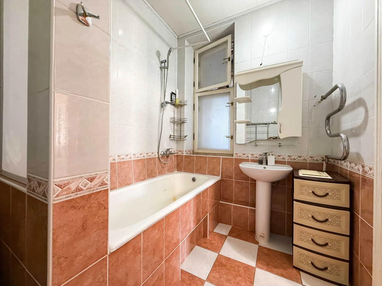 Продам 2 ком. квартиру, сталинка, ул. Мира 54/1, Новые Дома