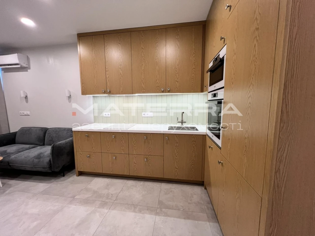 1-room apartment for sale 51.3 m², Solomyanska Square.
