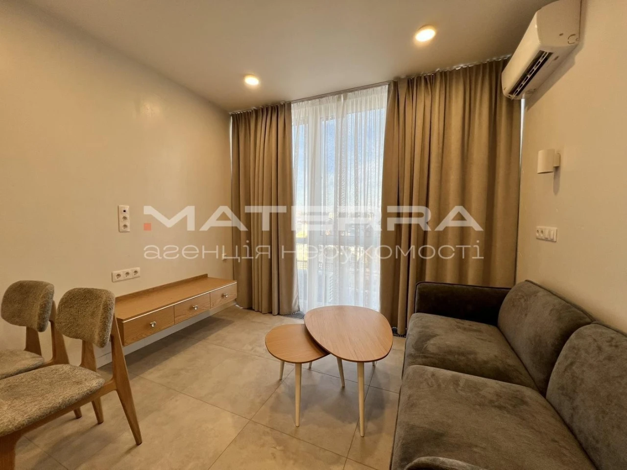 1-room apartment for sale 51.3 m², Solomyanska Square.
