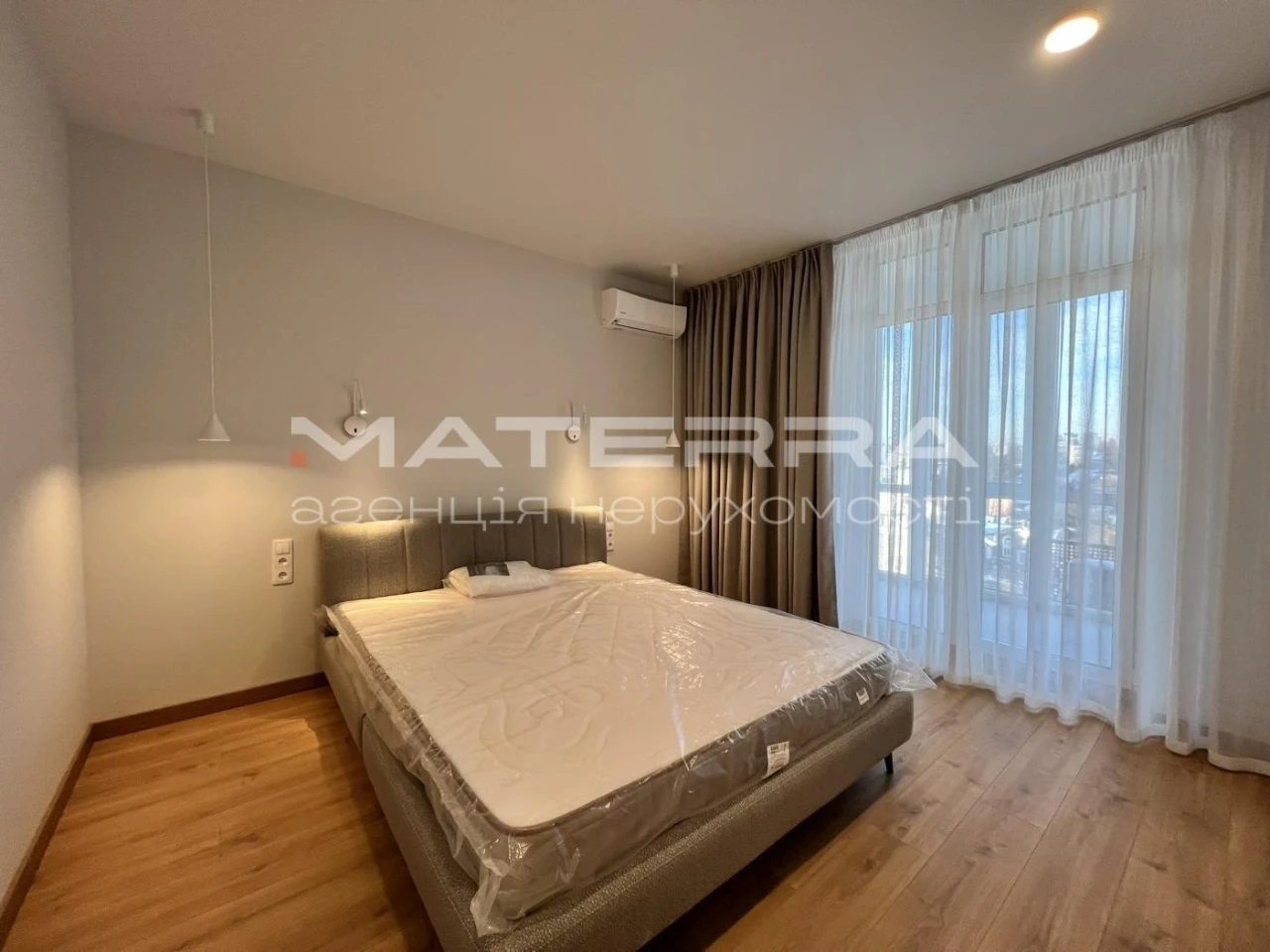 1-room apartment for sale 51.3 m², Solomyanska Square.