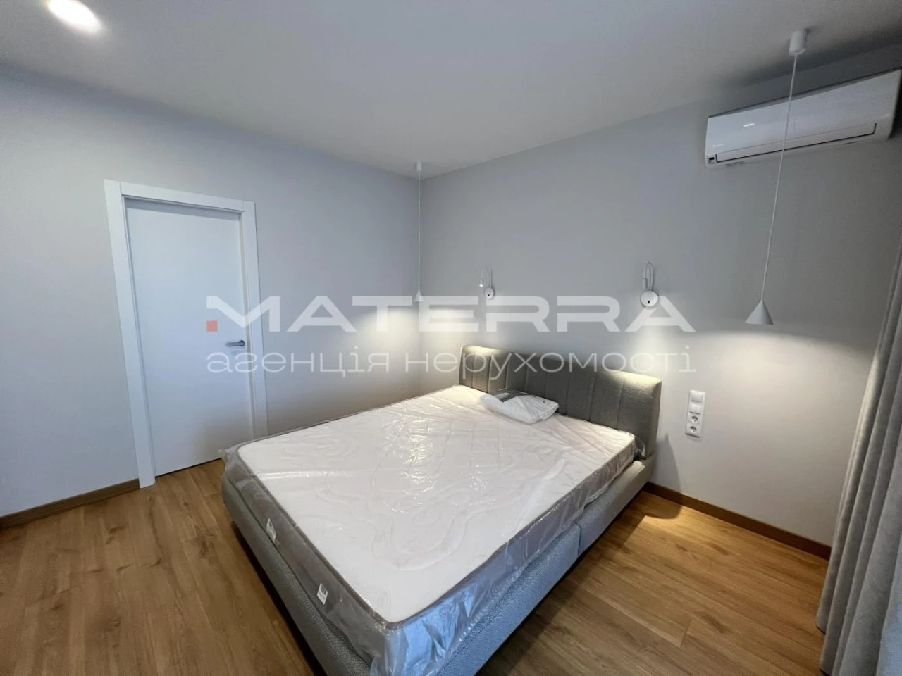 1-room apartment for sale 51.3 m², Solomyanska Square.