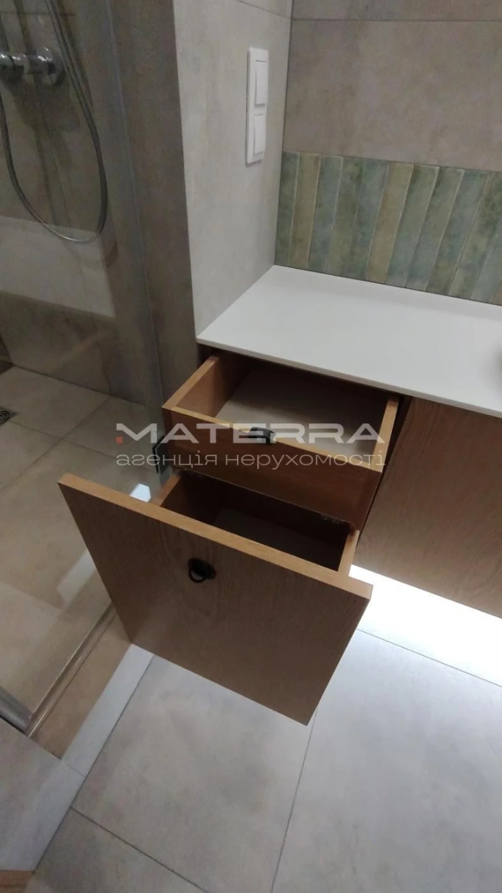 1-room apartment for sale 51.3 m², Solomyanska Square.