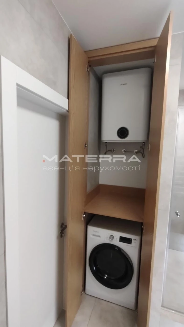 1-room apartment for sale 51.3 m², Solomyanska Square.