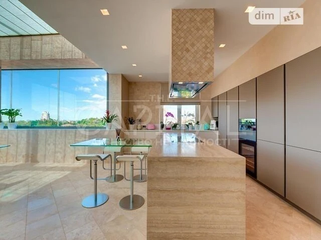 For sale 4-room apartment 220 sq. m. on Gogolivska Street 14 • ID 346