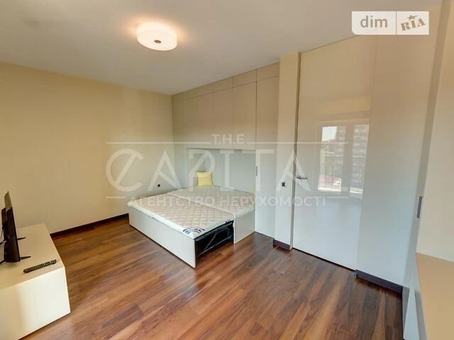 For sale 4-room apartment 220 sq. m. on Gogolivska Street 14 • ID 346