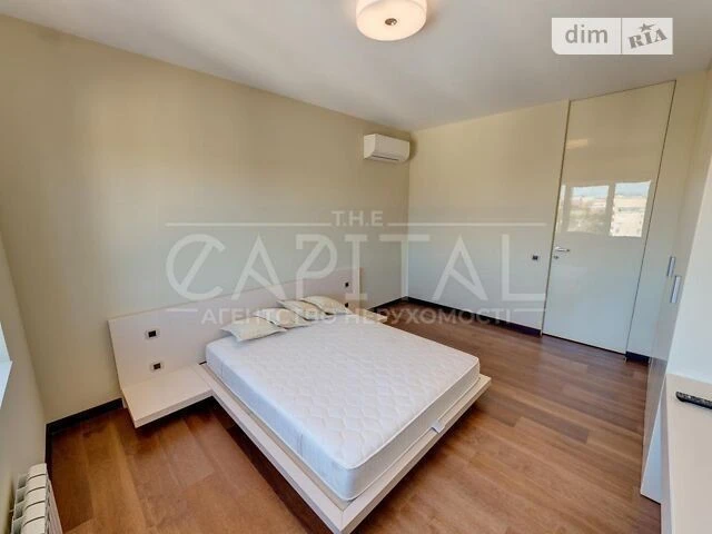 For sale 4-room apartment 220 sq. m. on Gogolivska Street 14 • ID 346