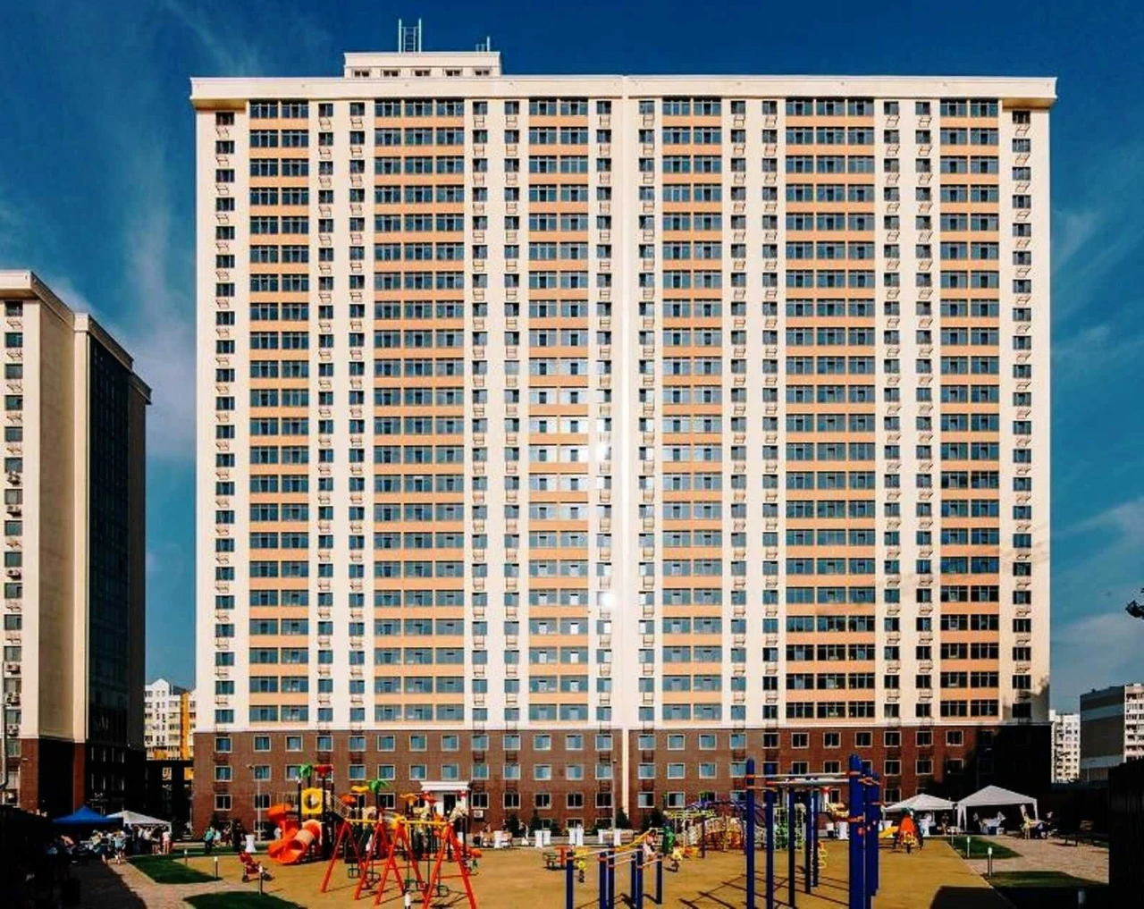 Простора квартира з розпочатим ремонтом в зданому ЖК "Перлин