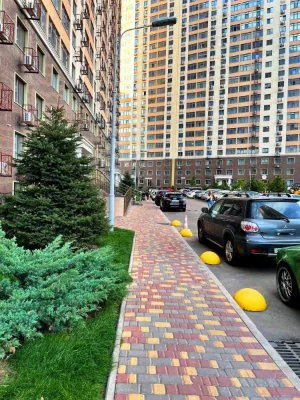 Простора квартира з розпочатим ремонтом в зданому ЖК "Перлин