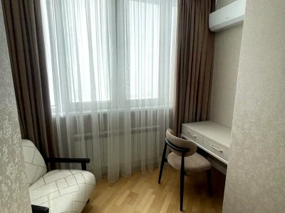 Оренда квартири 3-кімн. 107 м² 7/10 пов.
