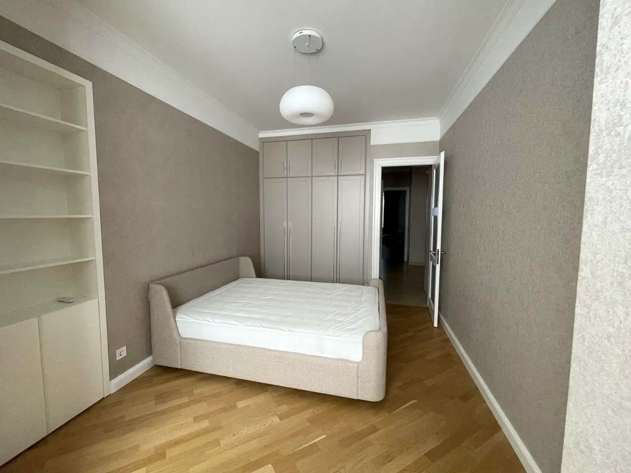 Оренда квартири 3-кімн. 107 м² 7/10 пов.