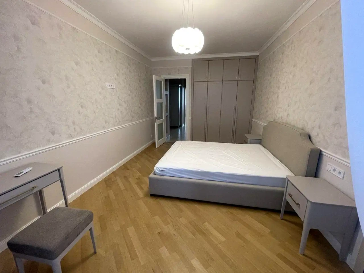Оренда квартири 3-кімн. 107 м² 7/10 пов.