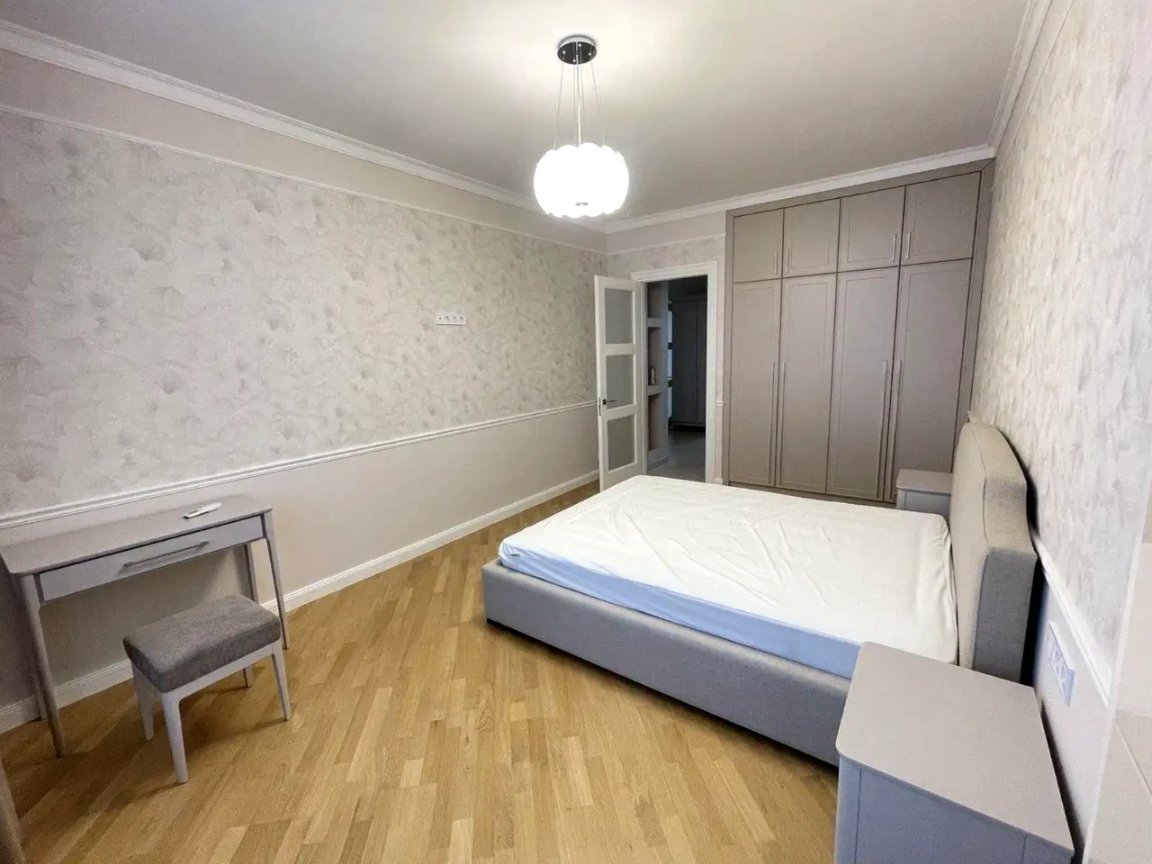 Оренда квартири 3-кімн. 107 м² 7/10 пов.