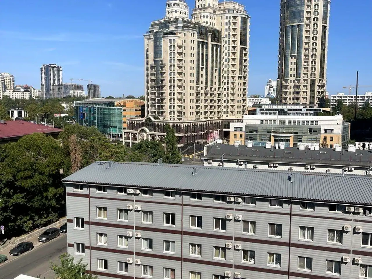 Оренда квартири 3-кімн. 107 м² 7/10 пов.