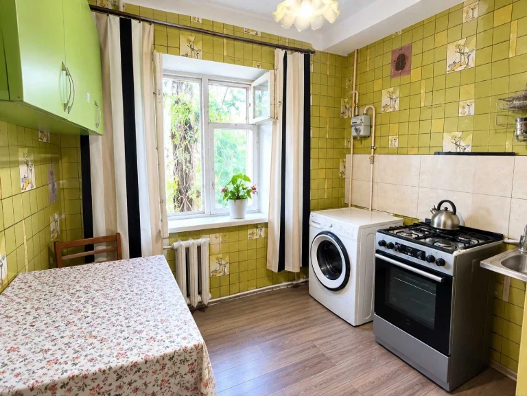 Продам 3х комнатную квартиру в центре Фонтана, рядом парк Ко